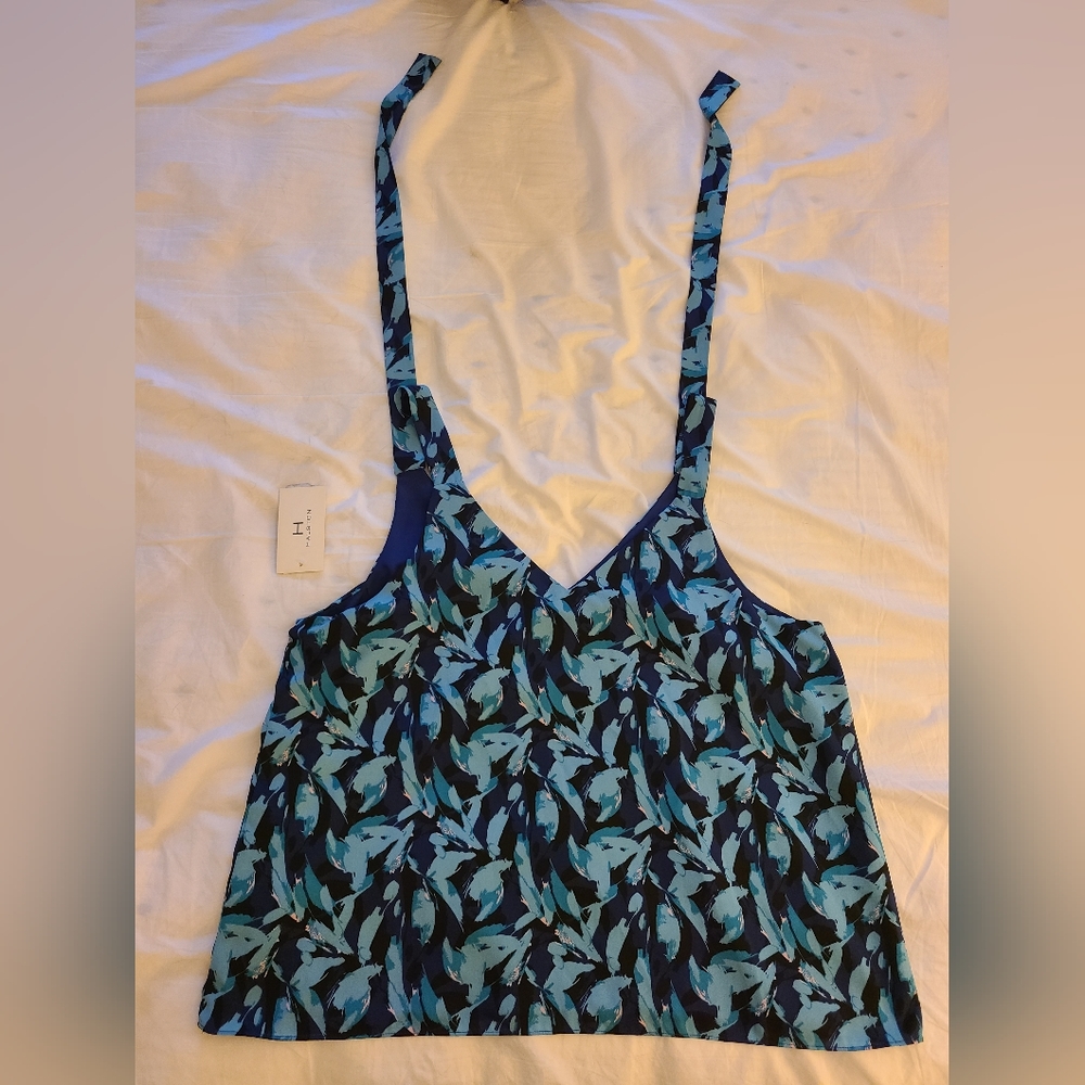 Halston black n blue top